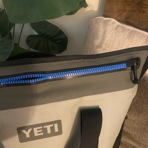 Yeti Hopper Two 30 Cooler - Picture 7 of 9